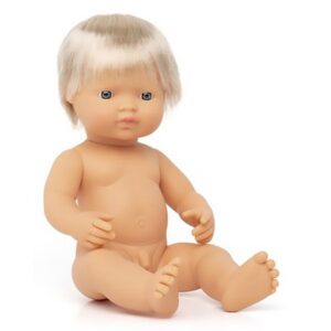 Muñeco Bebé Caucásico con conjunto de ropa